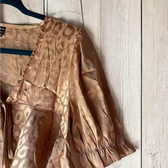 Shein leopard front tie crop top (B9) - Picture 3 of 4